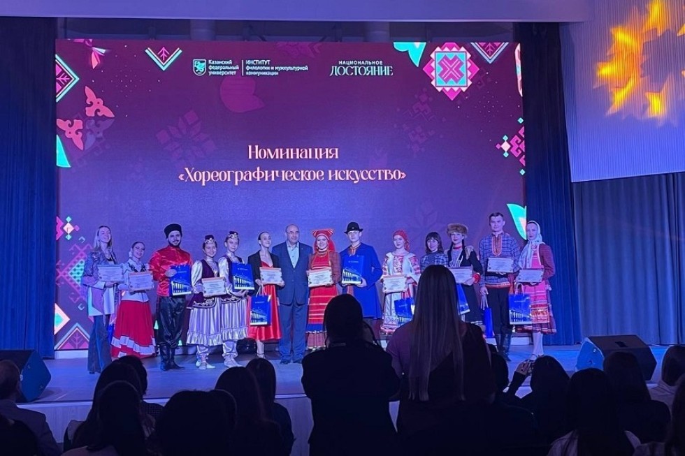 Танцевальный коллектив 'Ялкын' выступил на гала-концерте Приволжского молодежного фестиваля народного творчества 'Национальное достояние' Танцевальный коллектив 'Ялкын' выступил на гала-концерте Приволжского молодежного фестиваля народного творчества 'Национальное достояние'