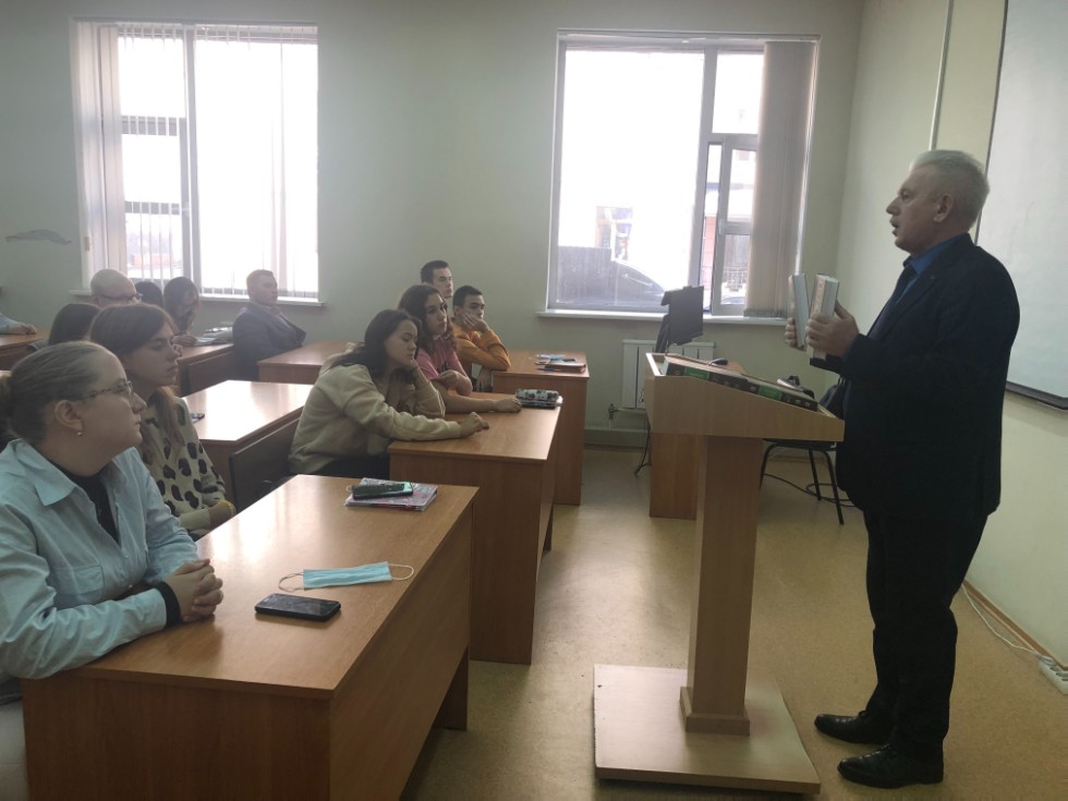 'Шаһнамәче' белән очрашу' 'Шаһнамәче' белән очрашу'