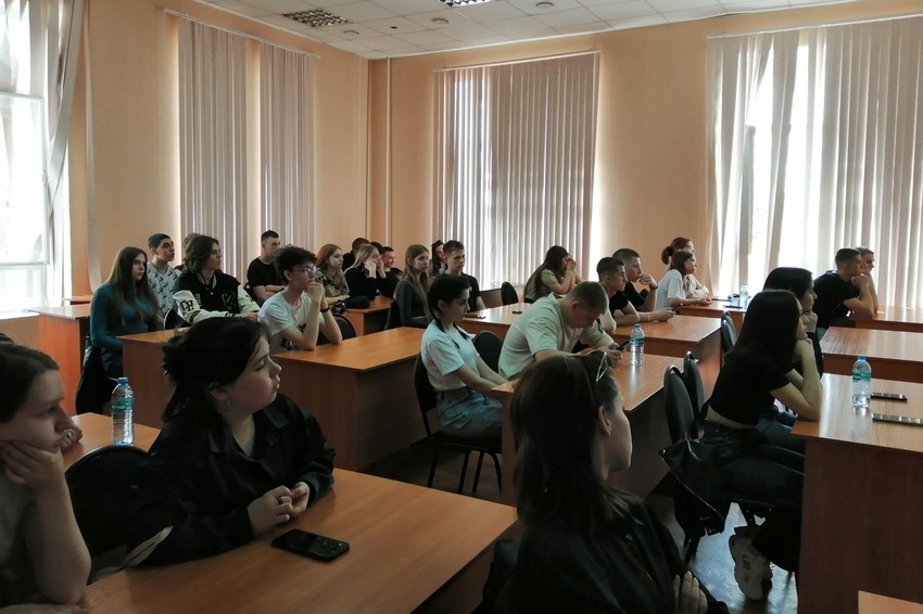 Старшеклассники 'Университетской' школы познакомились с основами криминалистики и права Старшеклассники 'Университетской' школы познакомились с основами криминалистики и права