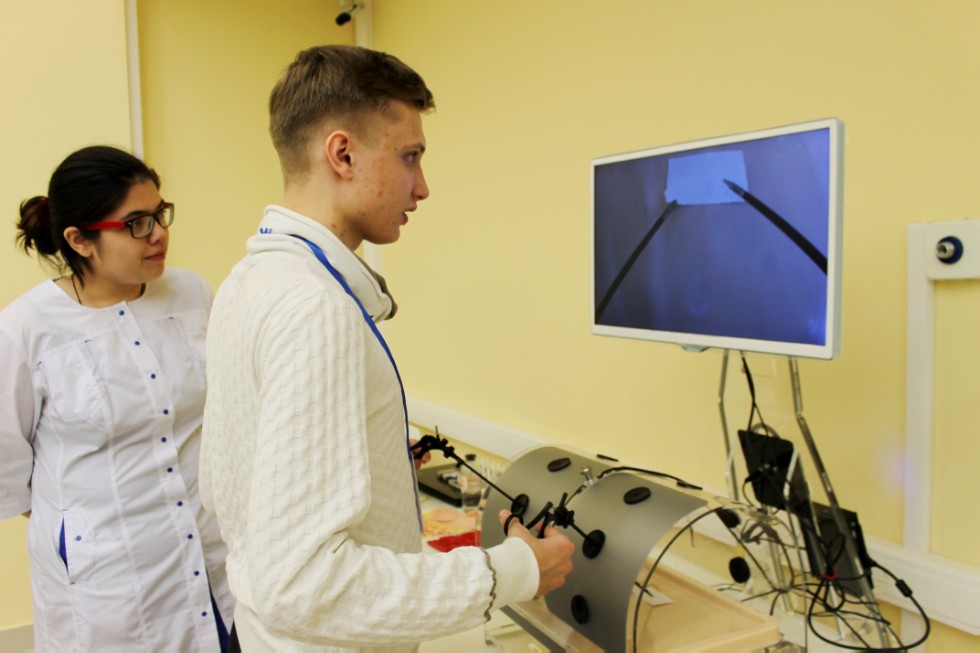 В КФУ провели медицинские квесты для лучших абитуриентов региона В КФУ провели медицинские квесты для лучших абитуриентов региона