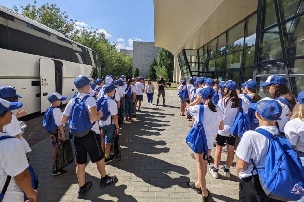 Университетская смена 'Вместе ? целая страна' отправилась в Набережные Челны Университетская смена 'Вместе ? целая страна' отправилась в Набережные Челны