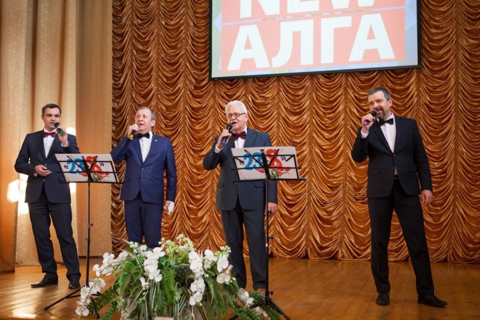 Праздничный концерт '23+8' прошел в Елабужском институте КФУ Праздничный концерт '23+8' прошел в Елабужском институте КФУ