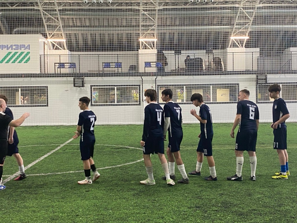 Сначала джойстик, потом бутсы. Сначала джойстик, потом бутсы.