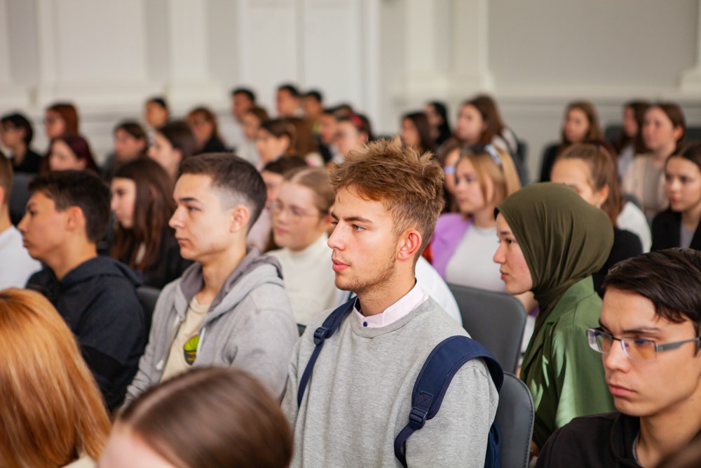 В Елабужском институте КФУ прошла встреча директора Елены Мерзон с первокурсниками отделений В Елабужском институте КФУ прошла встреча директора Елены Мерзон с первокурсниками отделений