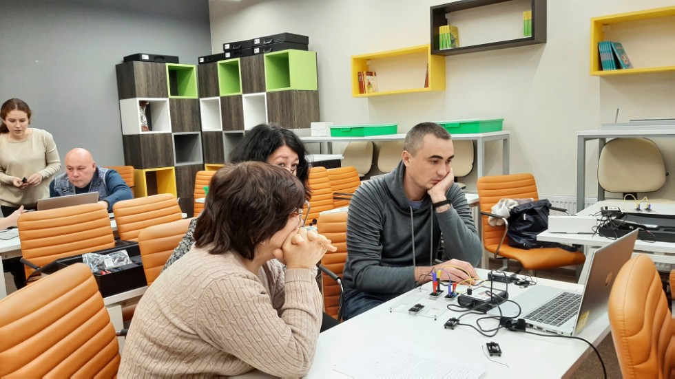 В Центре цифровых образовательных технологий EduTech КФУ завершили обучение учителя физики в рамках курса повышения квалификации В Центре цифровых образовательных технологий EduTech КФУ завершили обучение учителя физики в рамках курса повышения квалификации