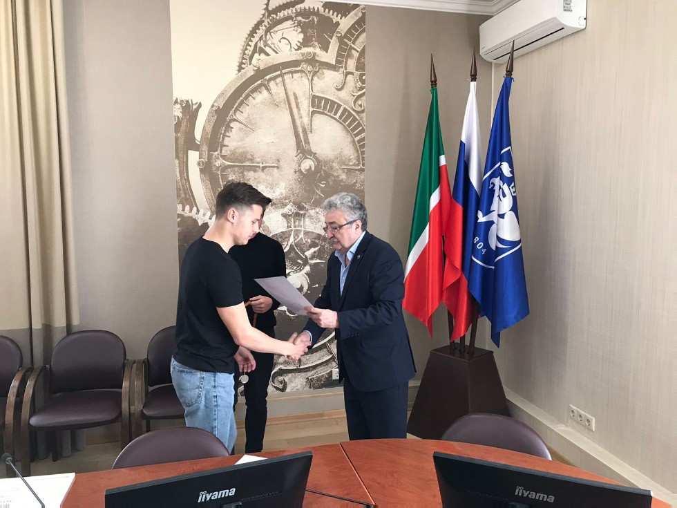 ���������� �������� ����� 1 ����� � ���������-�������������� ���� 