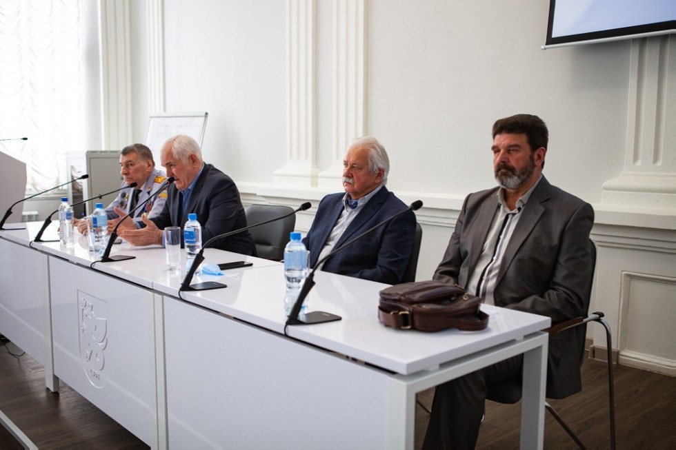 Встреча студентов ЕИ КФУ с активом Совета ветеранов Елабуги и ЕМР Встреча студентов ЕИ КФУ с активом Совета ветеранов Елабуги и ЕМР