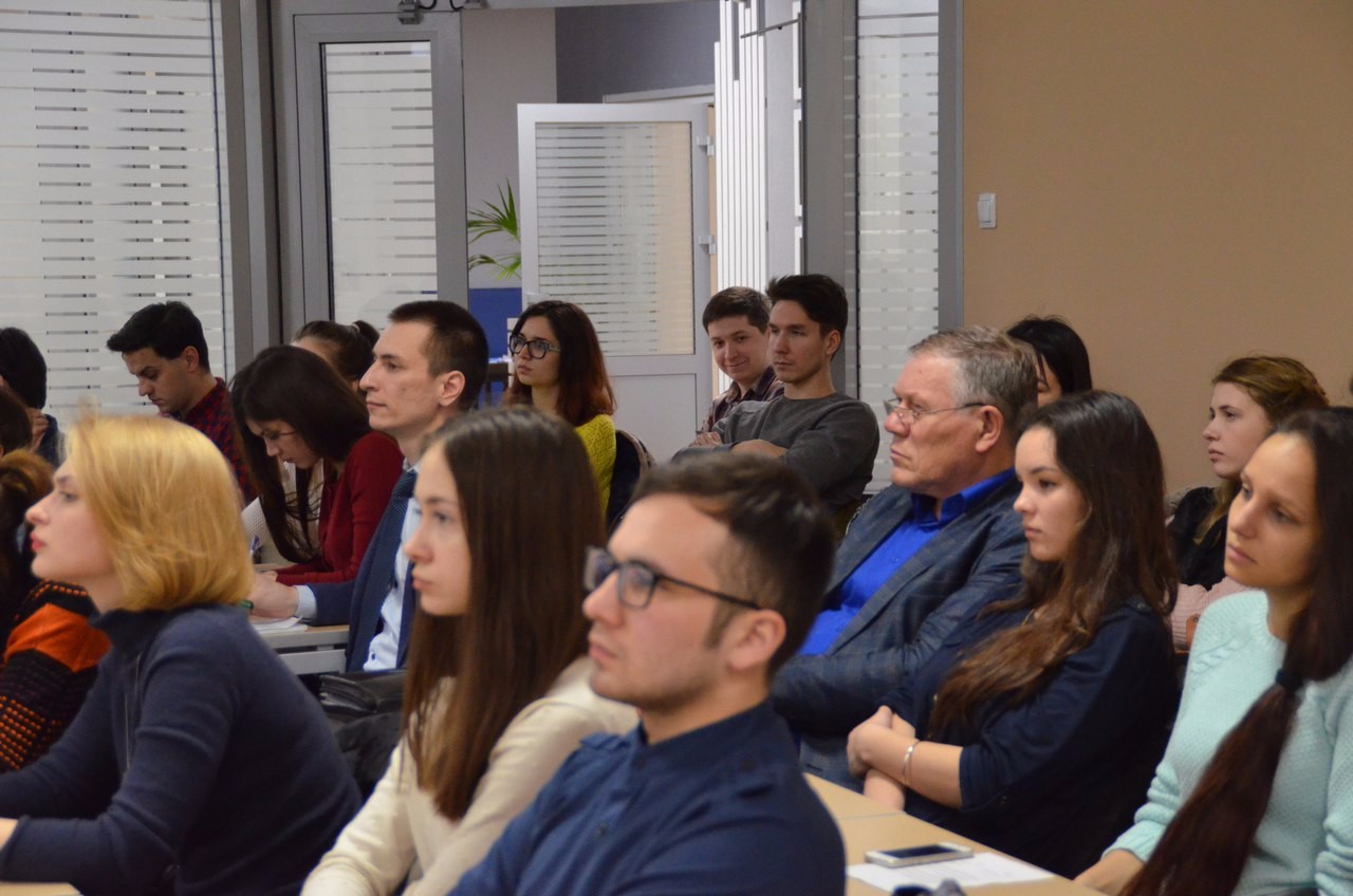 3 марта 2016 года в Центре Магистратуры Института управления, экономики и финансов КФУ прошла открытая лекция профессора Коха Игоря Анатольевича и профессора Галлямовой Динары Хамитовны, посвященная перспективам развития мировой экономики. 3 марта 2016 года в Центре Магистратуры Института управления, экономики и финансов КФУ прошла открытая лекция профессора Коха Игоря Анатольевича и профессора Галлямовой Динары Хамитовны, посвященная перспективам развития мировой экономики.