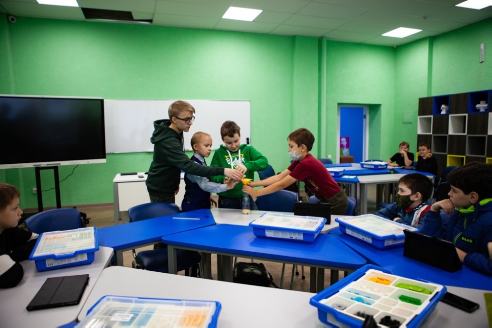 ����������