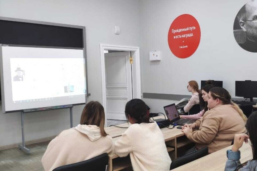 Студенты отделения математики и естественных наук приняли участие в ИТ-диктанте и квесте 'Жизнь в стиле ай-ти', посвященным Дню программиста Студенты отделения математики и естественных наук приняли участие в ИТ-диктанте и квесте 'Жизнь в стиле ай-ти', посвященным Дню программиста