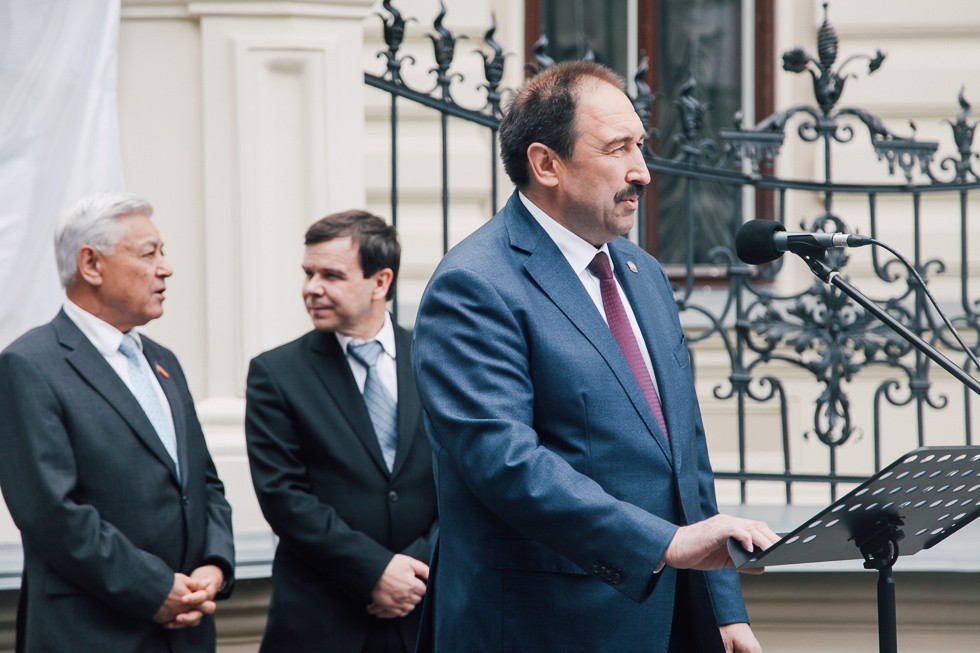 � ������ ������� �������� ����� � ����� 100-����� ����������� ��������������� ������� �������������� ������ �����