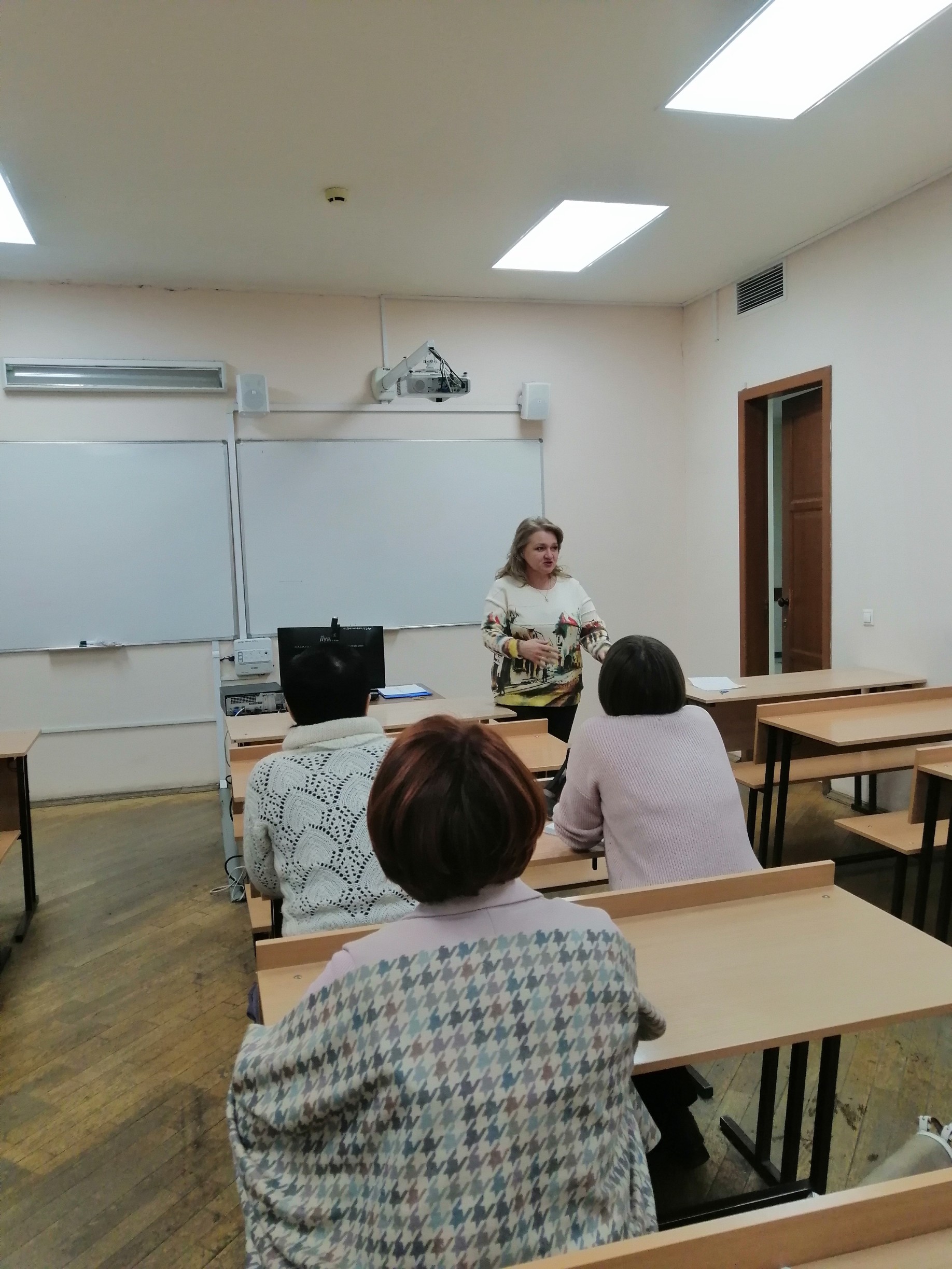 В ЦРК UNIVERSUM+ продолжается самая длительная и насыщенная программа повышения квалификации 'Методика подготовки и проведения автобусной экскурсии' В ЦРК UNIVERSUM+ продолжается самая длительная и насыщенная программа повышения квалификации 'Методика подготовки и проведения автобусной экскурсии'