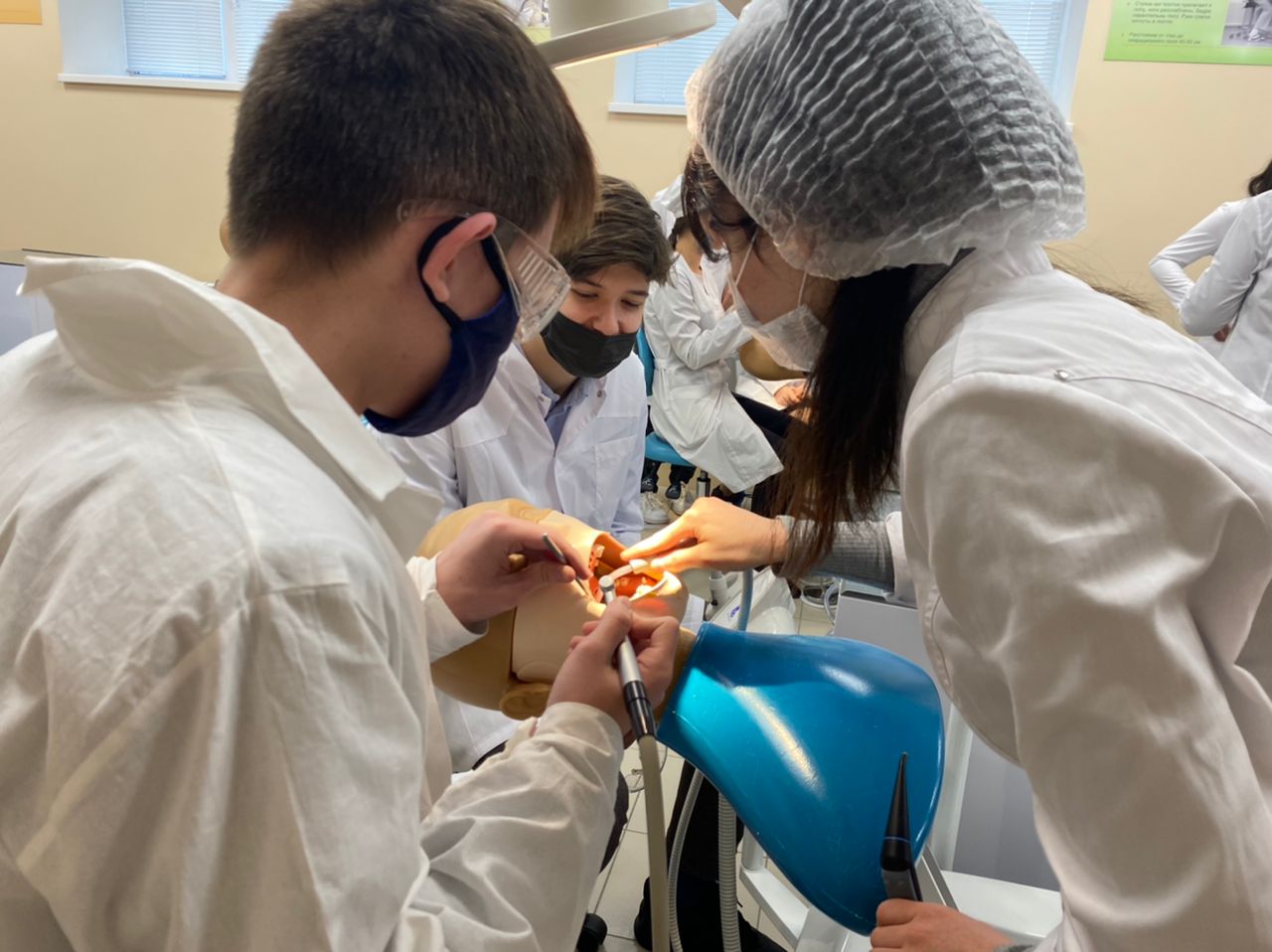 Профессиональные пробы для обучающихся в ИФМиБ КФУ в продолжаются Профессиональные пробы для обучающихся в ИФМиБ КФУ в продолжаются