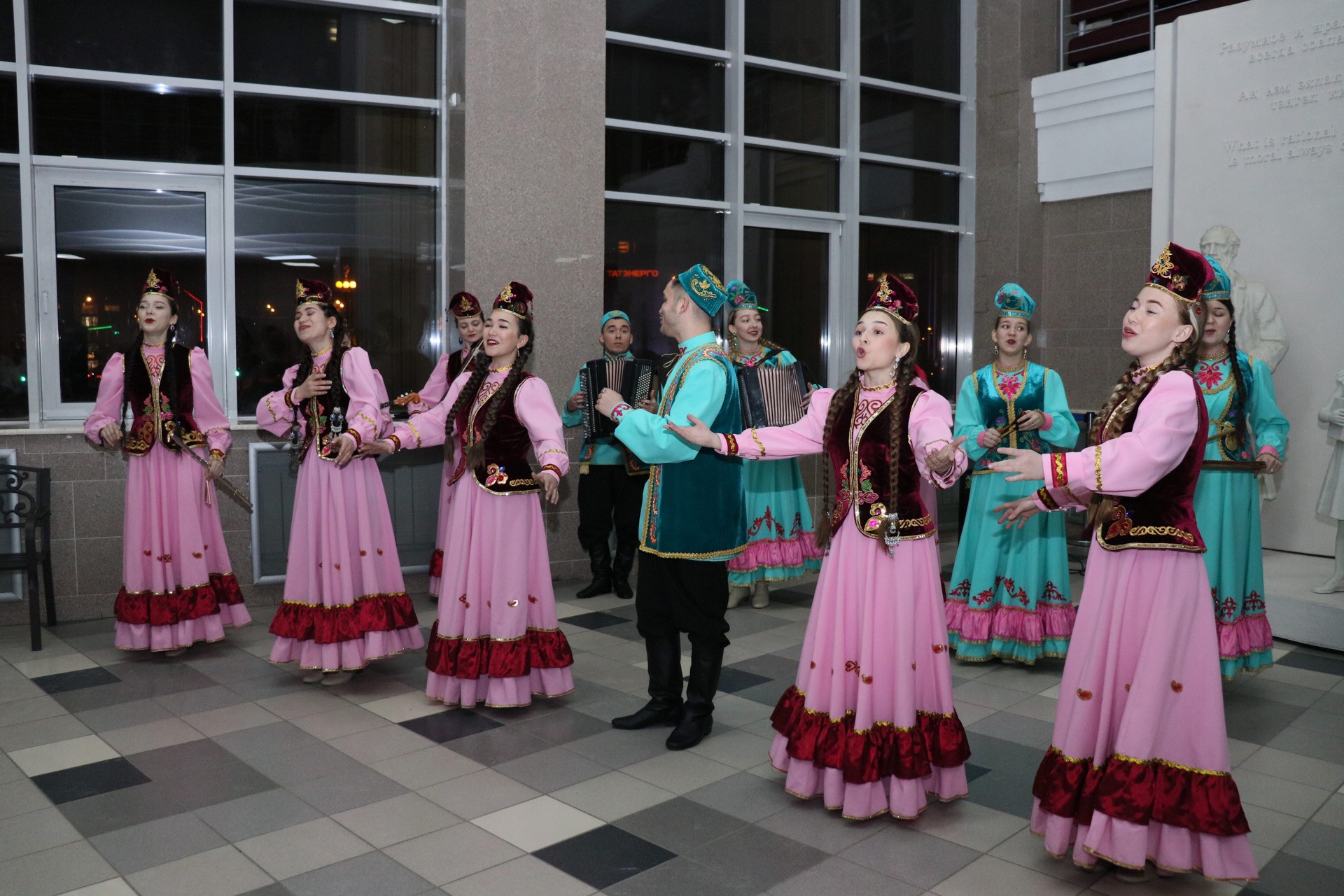 University offers free Tatar language courses