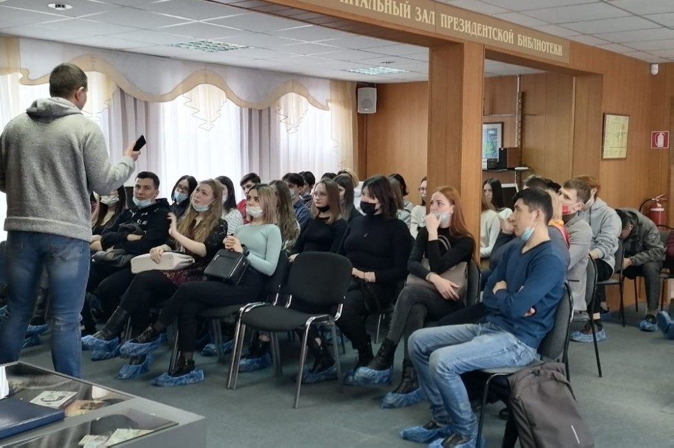 Студенты отделения экономических и юридических наук посетили библиотеку серебряного века Студенты отделения экономических и юридических наук посетили библиотеку серебряного века