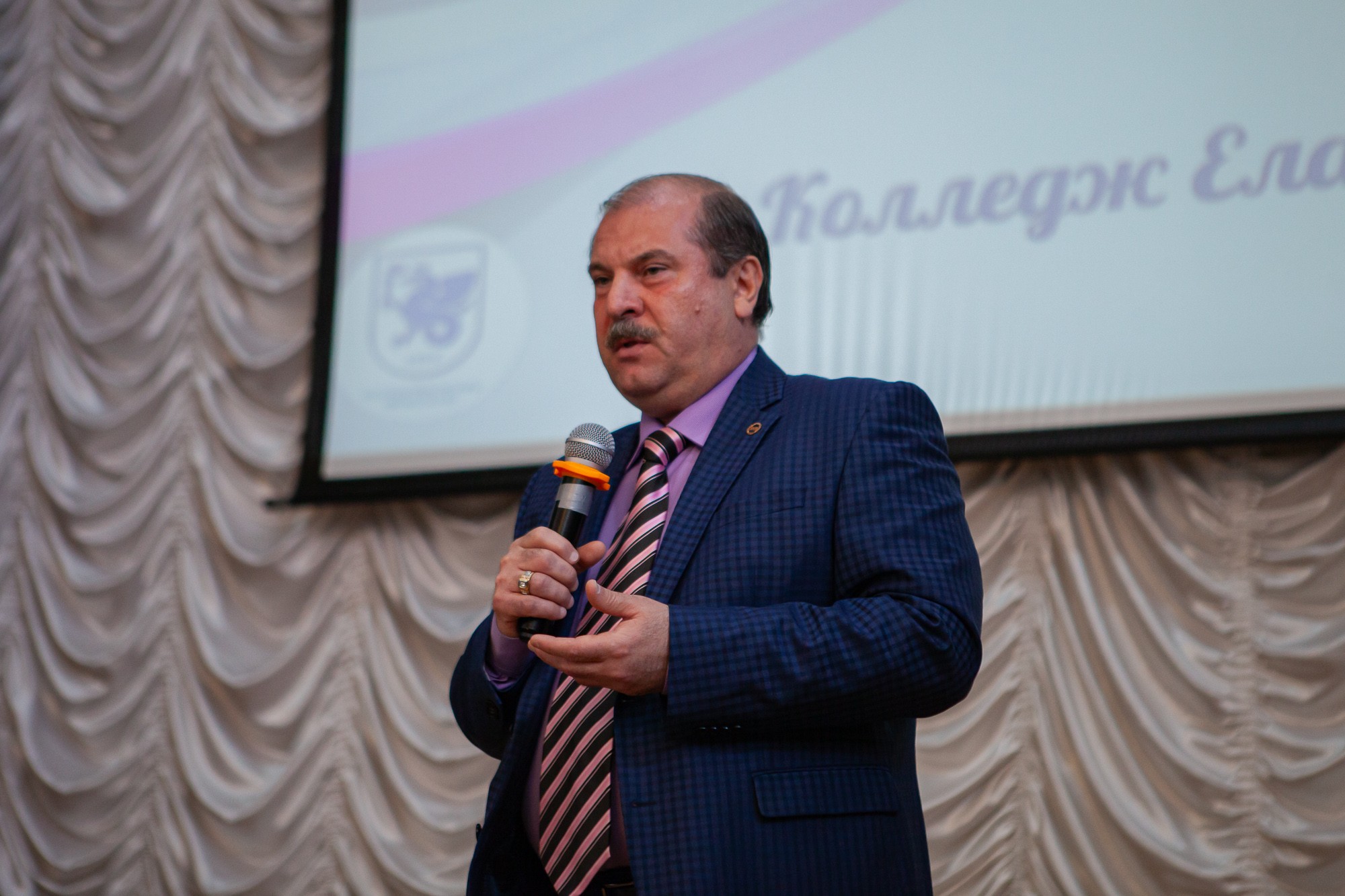 В Елабужском институте начинают звенеть последние звонки В Елабужском институте начинают звенеть последние звонки