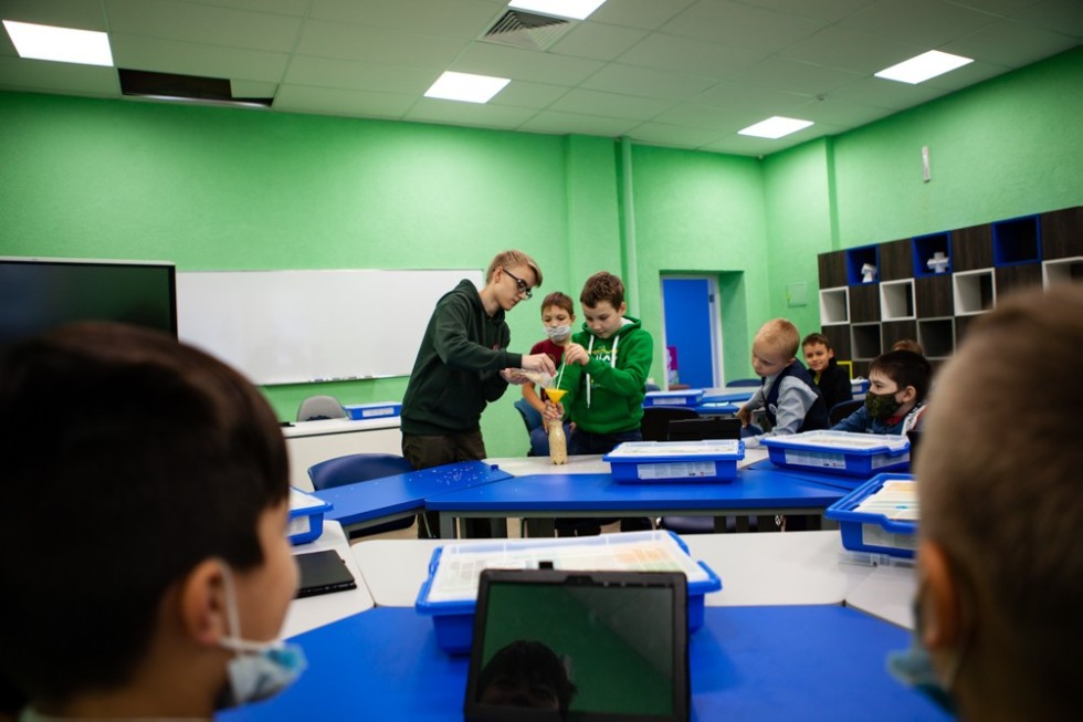 ����������