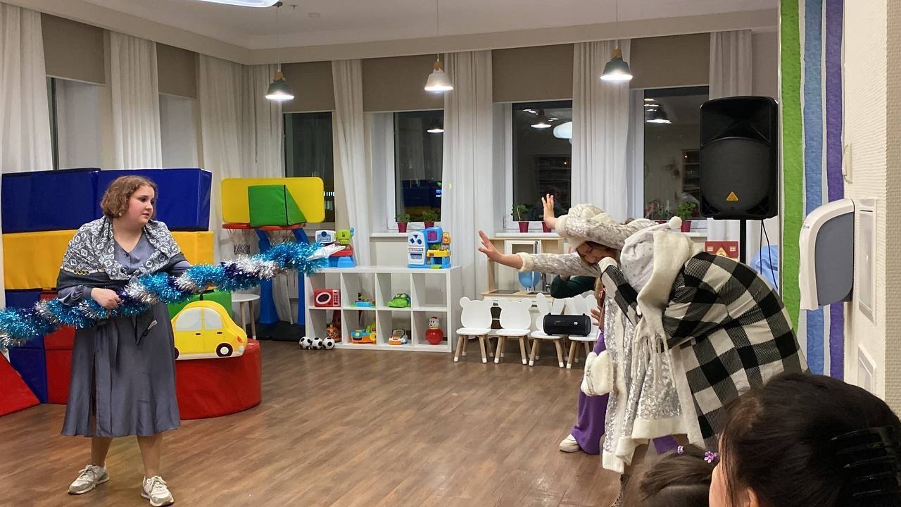 Как студенты соткали новогоднее чудо для детей Как студенты соткали новогоднее чудо для детей