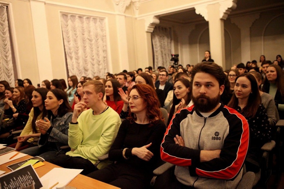 'Мы все здесь собрались, как на одной картине' 'Мы все здесь собрались, как на одной картине'