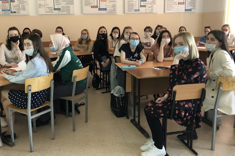 Выпускник - студенту: использование визуализации и арт-терапии в тренинговой работе Выпускник - студенту: использование визуализации и арт-терапии в тренинговой работе