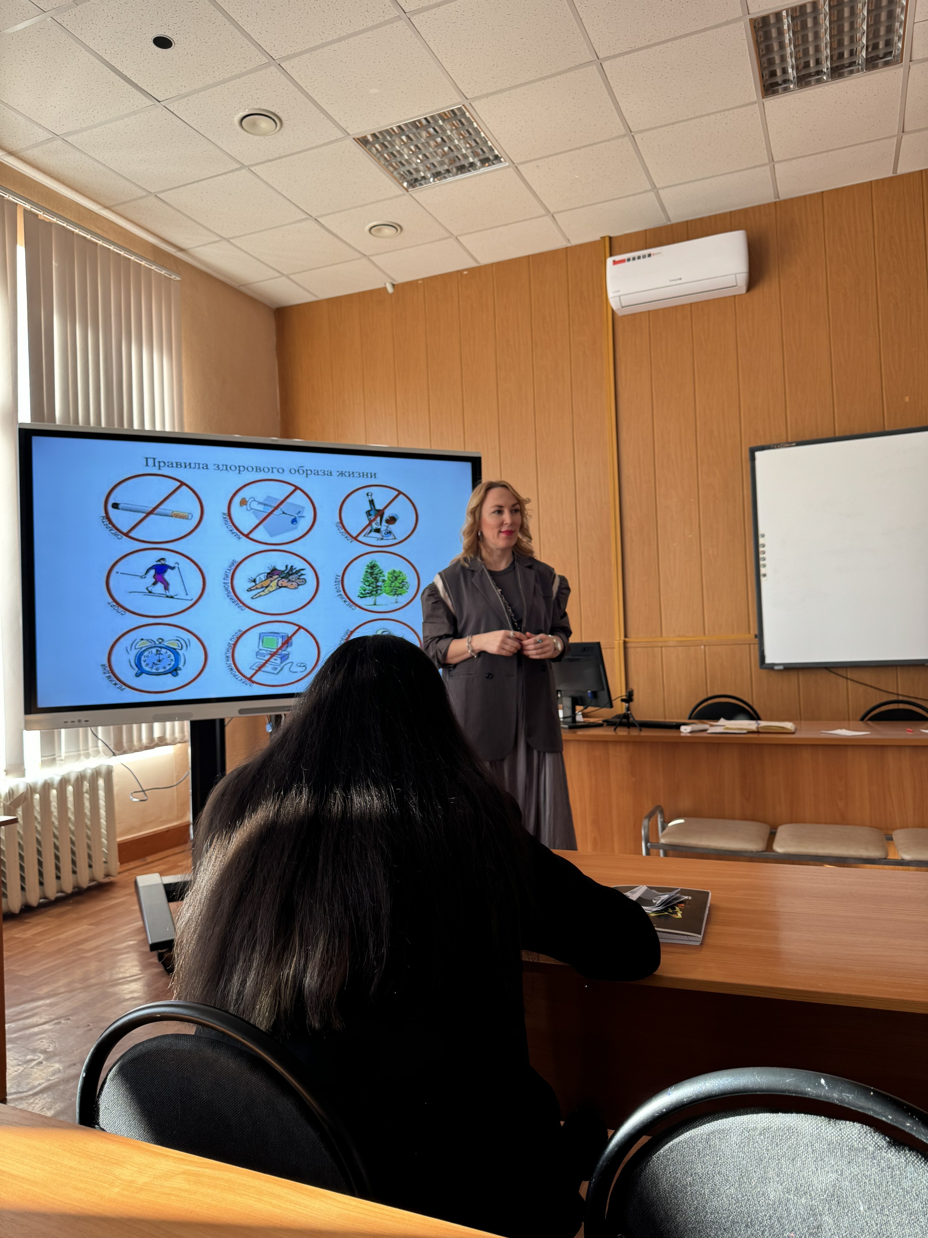 В студенческой группе е3114 куратором Шапировой Р.Р. Был проведена кураторский час на тему 'Здоровый образ жизни студента'. В студенческой группе е3114 куратором Шапировой Р.Р. Был проведена кураторский час на тему 'Здоровый образ жизни студента'.