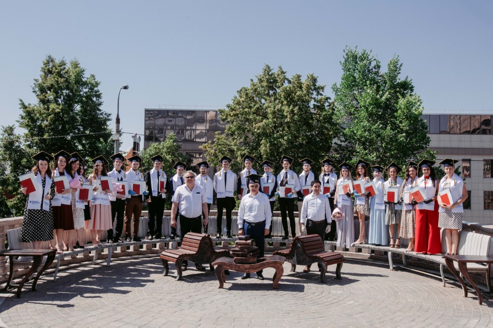 Top university graduates received diplomas