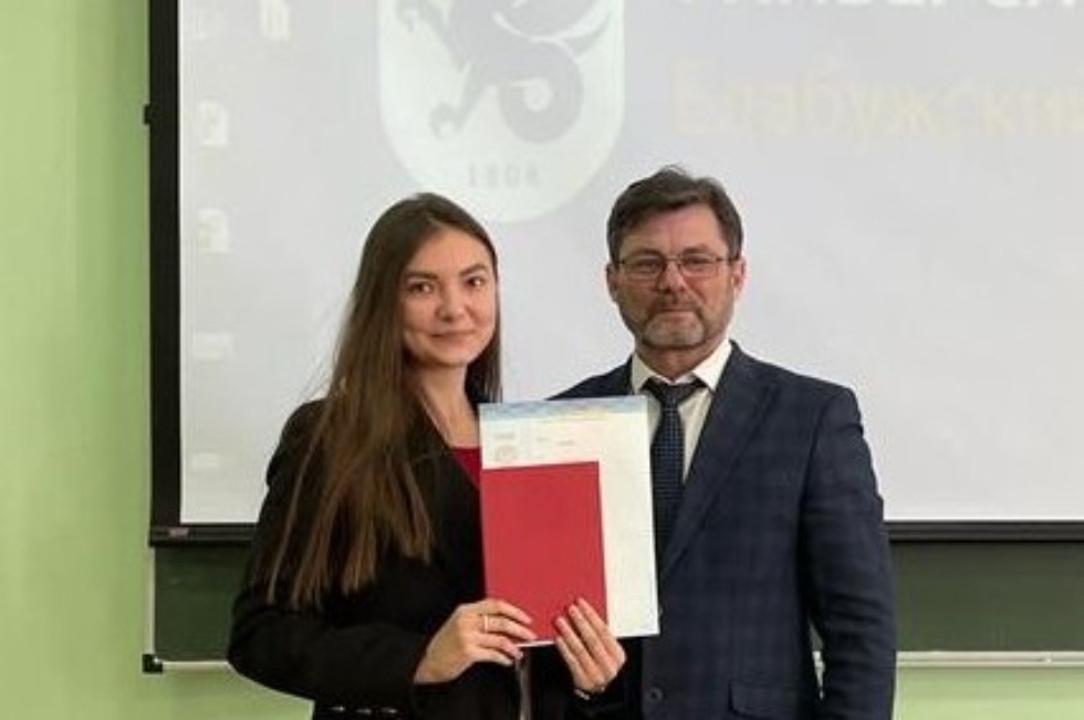 Вручение дипломов выпускникам магистратуры Вручение дипломов выпускникам магистратуры