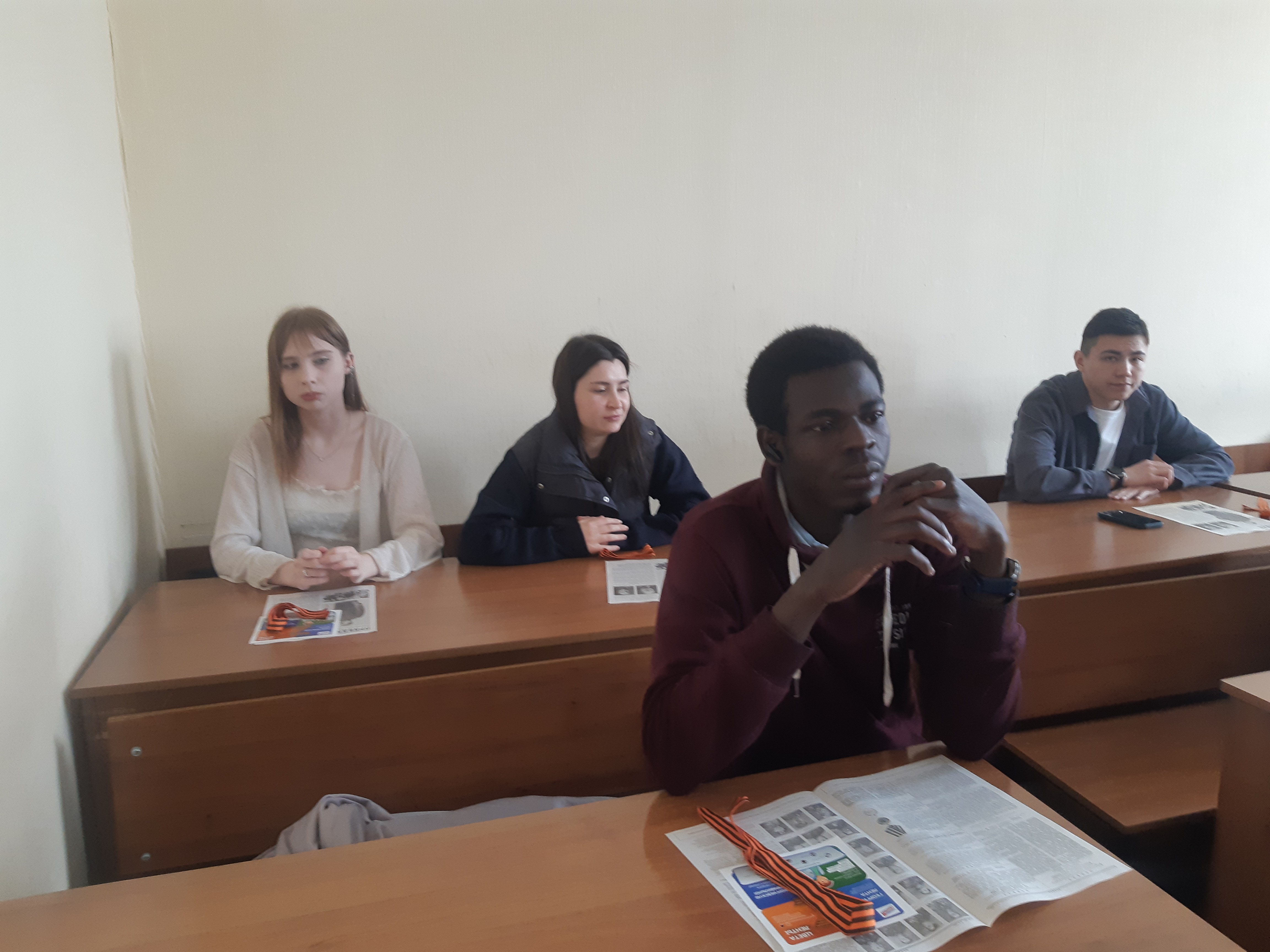 Студенты-международники встретились с членом организации ветеранов Студенты-международники встретились с членом организации ветеранов