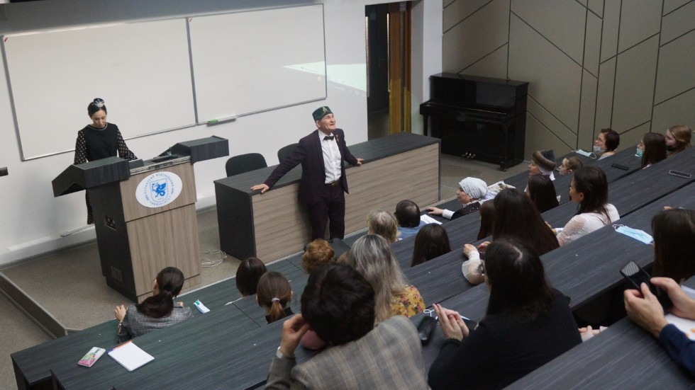 Институтка зур кунак ? Муса Җәлил кызы килде! Институтка зур кунак ? Муса Җәлил кызы килде!