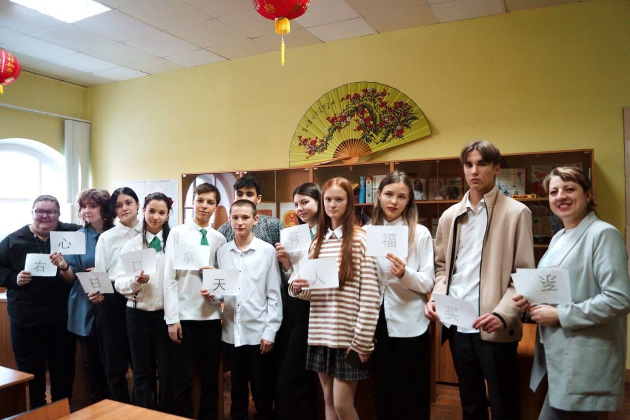 Школьники прошли лингвострановедческий квест в Елабужском институте КФУ Школьники прошли лингвострановедческий квест в Елабужском институте КФУ