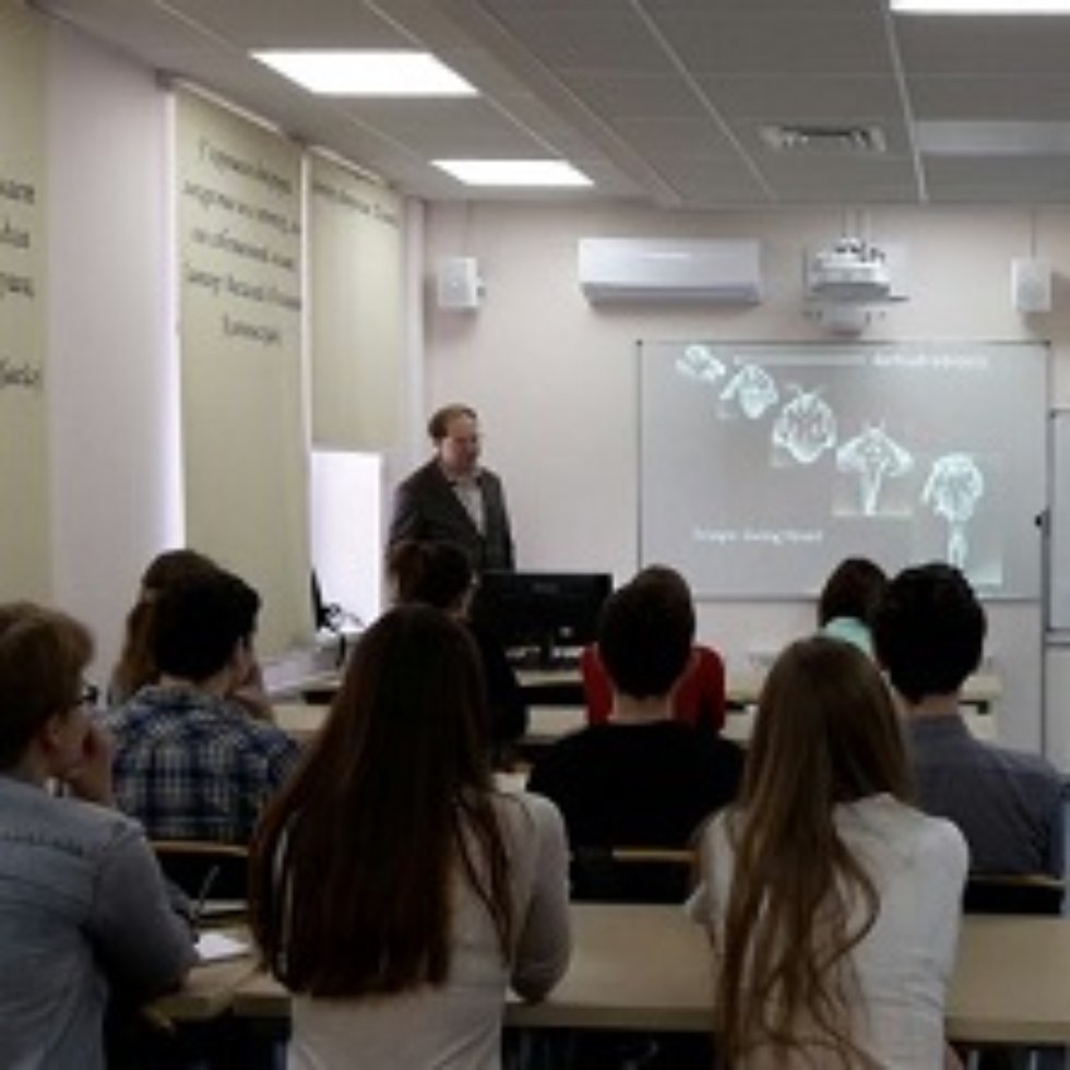 Руководитель лаборатории Олег Гусев прочитал открытую лекцию для студентов-зоологов Руководитель лаборатории Олег Гусев прочитал открытую лекцию для студентов-зоологов