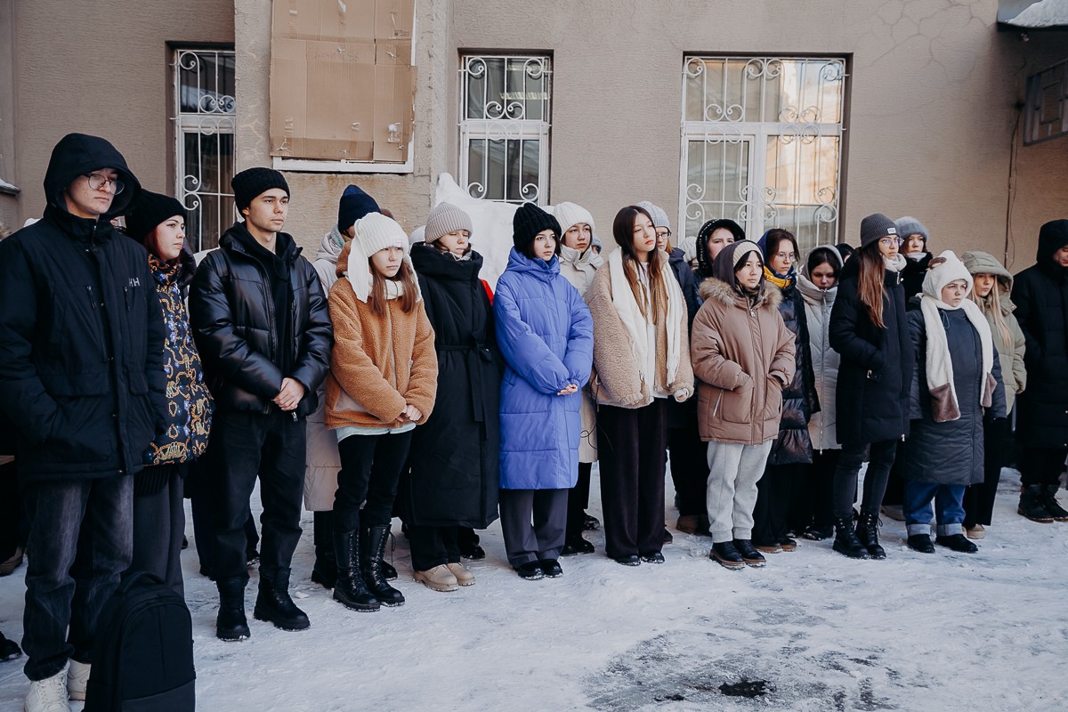 КФУ передал подарки для бойцов участникам гуманитарного автопробега 'Владивосток ? Луганск' КФУ передал подарки для бойцов участникам гуманитарного автопробега 'Владивосток ? Луганск'