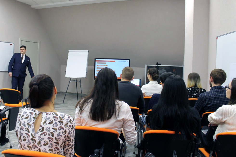 Экскурсия и персональный тренинг для будущих выпускников кафедры банковского дела в АО 'ТАТСОЦБАНК' Экскурсия и персональный тренинг для будущих выпускников кафедры банковского дела в АО 'ТАТСОЦБАНК'