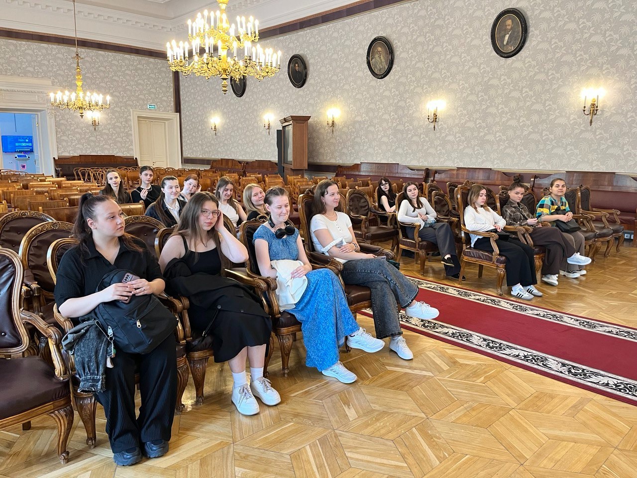 Кураторский час группы 17.1-419 в Музее истории Казанского федерального университета Кураторский час группы 17.1-419 в Музее истории Казанского федерального университета