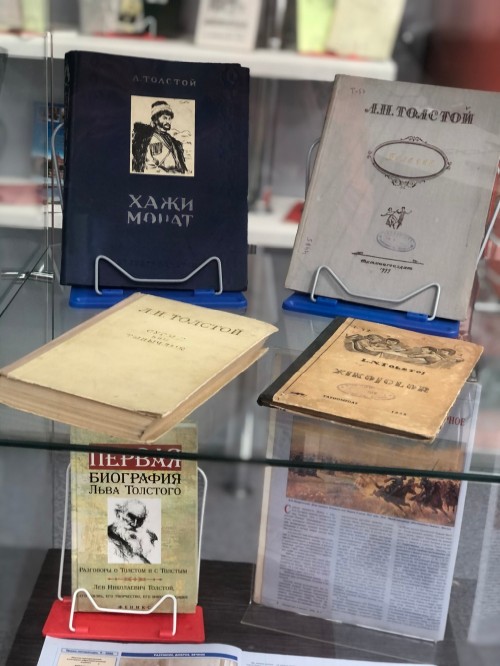 Студенты группы 3316Л отделения иностранных языков посетили Музей книги Елабужского института Студенты группы 3316Л отделения иностранных языков посетили Музей книги Елабужского института