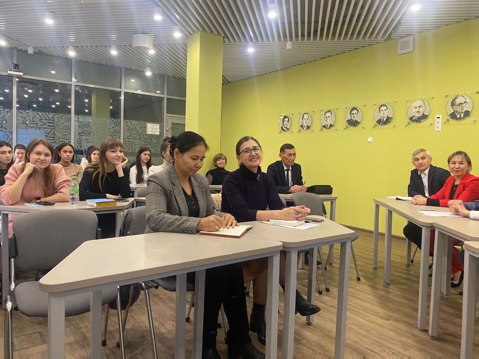 Мохтар Ауэзов: 'Рус әдәбияты белән татар классик әдәбияты аша таныштым' Мохтар Ауэзов: 'Рус әдәбияты белән татар классик әдәбияты аша таныштым'