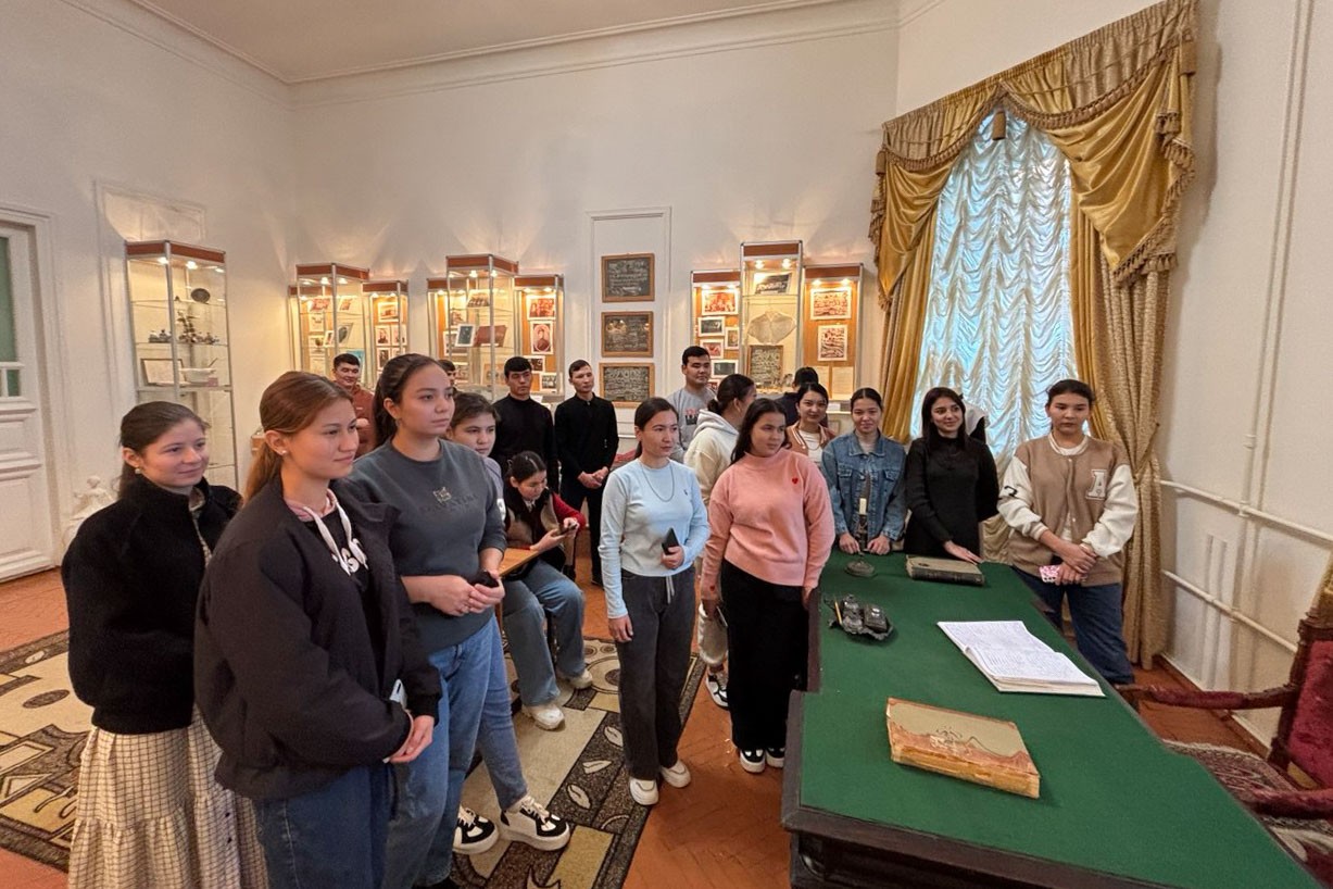 Студенты подготовительного факультета погрузились в историю института Студенты подготовительного факультета погрузились в историю института