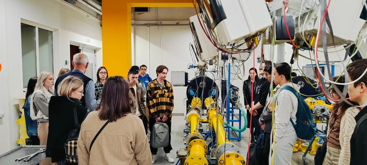 Экскурсия в лабораторию гидродинамики и теплообмена ФИЦ КазНЦ РАН Экскурсия в лабораторию гидродинамики и теплообмена ФИЦ КазНЦ РАН