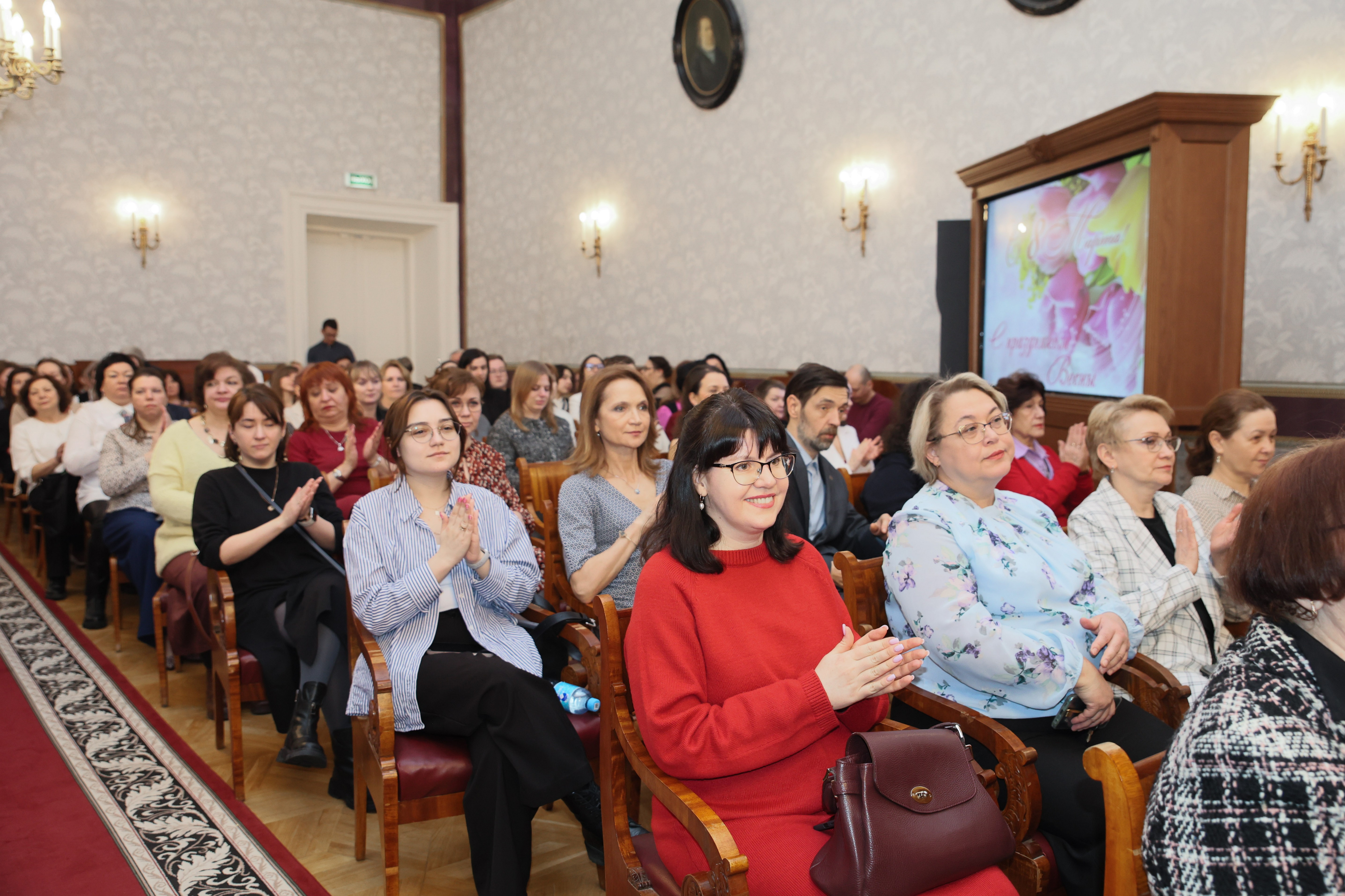 Ректор КФУ Ленар Сафин: 'Женщины приносят в этот мир гармонию, нежность, красоту и самое сильное, чистое, бескорыстное чувство ? безусловную материнскую любовь' Ректор КФУ Ленар Сафин: 'Женщины приносят в этот мир гармонию, нежность, красоту и самое сильное, чистое, бескорыстное чувство ? безусловную материнскую любовь'