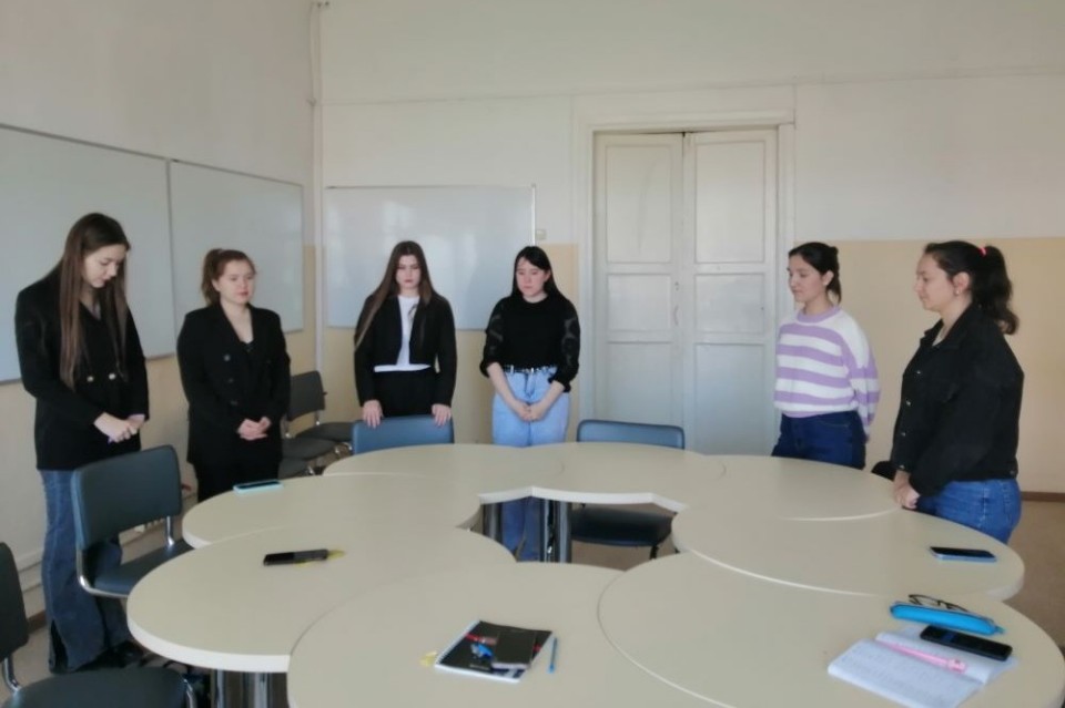 Минута молчания в память о жертвах бесланской трагедии Минута молчания в память о жертвах бесланской трагедии