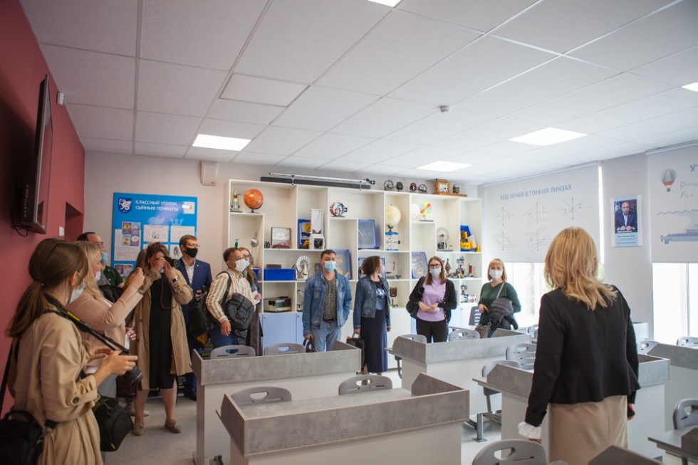 Ilshat Gafurov opened the presentation of Student Scientific Classes at the Elabuga Institute