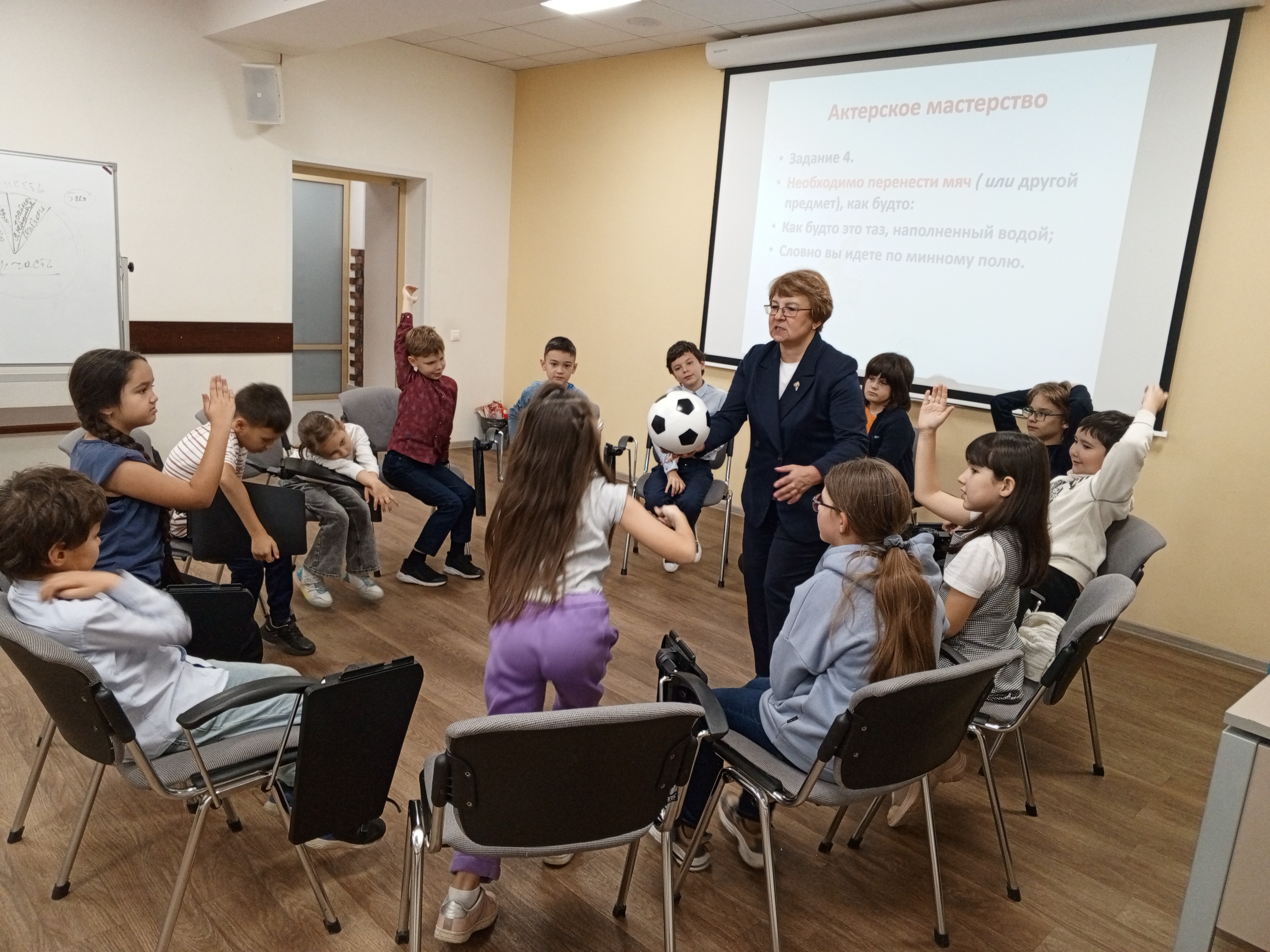 Детский театр КФУ 'Радуга' открыл новый театральный сезон Детский театр КФУ 'Радуга' открыл новый театральный сезон