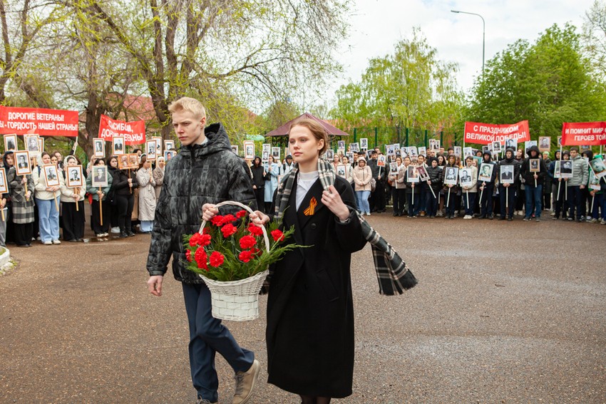 Митинг, премьера, Бессмертный полк: День Победы отметили в Елабужском институте КФУ Митинг, премьера, Бессмертный полк: День Победы отметили в Елабужском институте КФУ