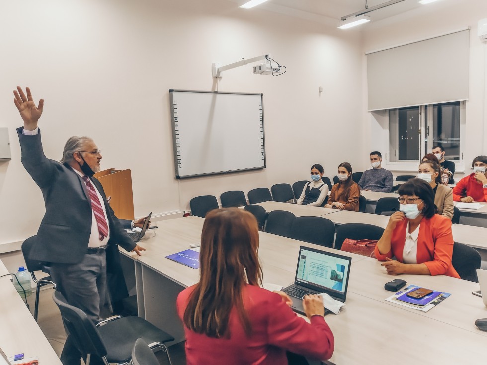 12 ноября на Юридическом факультете прошла бинарная лекция по праву беженцев 12 ноября на Юридическом факультете прошла бинарная лекция по праву беженцев