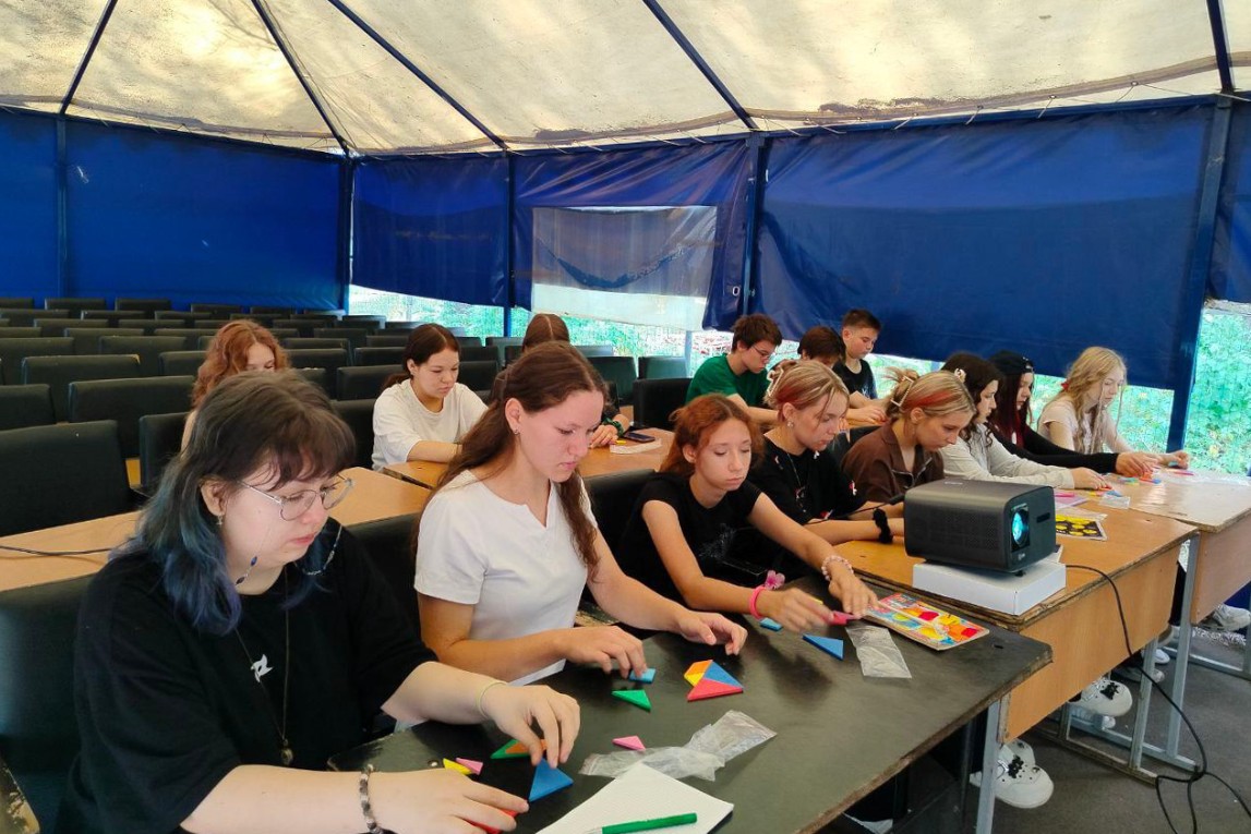 Летняя физико-математическая школа стартовала в 'Буревестнике' Летняя физико-математическая школа стартовала в 'Буревестнике'