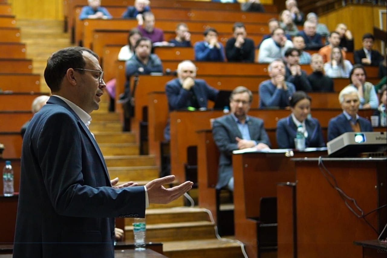 Поздравляем доцента кафедры теоретической физики Хамзина Айрата Альбертовича с успешной защитой докторской диссертации! Поздравляем доцента кафедры теоретической физики Хамзина Айрата Альбертовича с успешной защитой докторской диссертации!