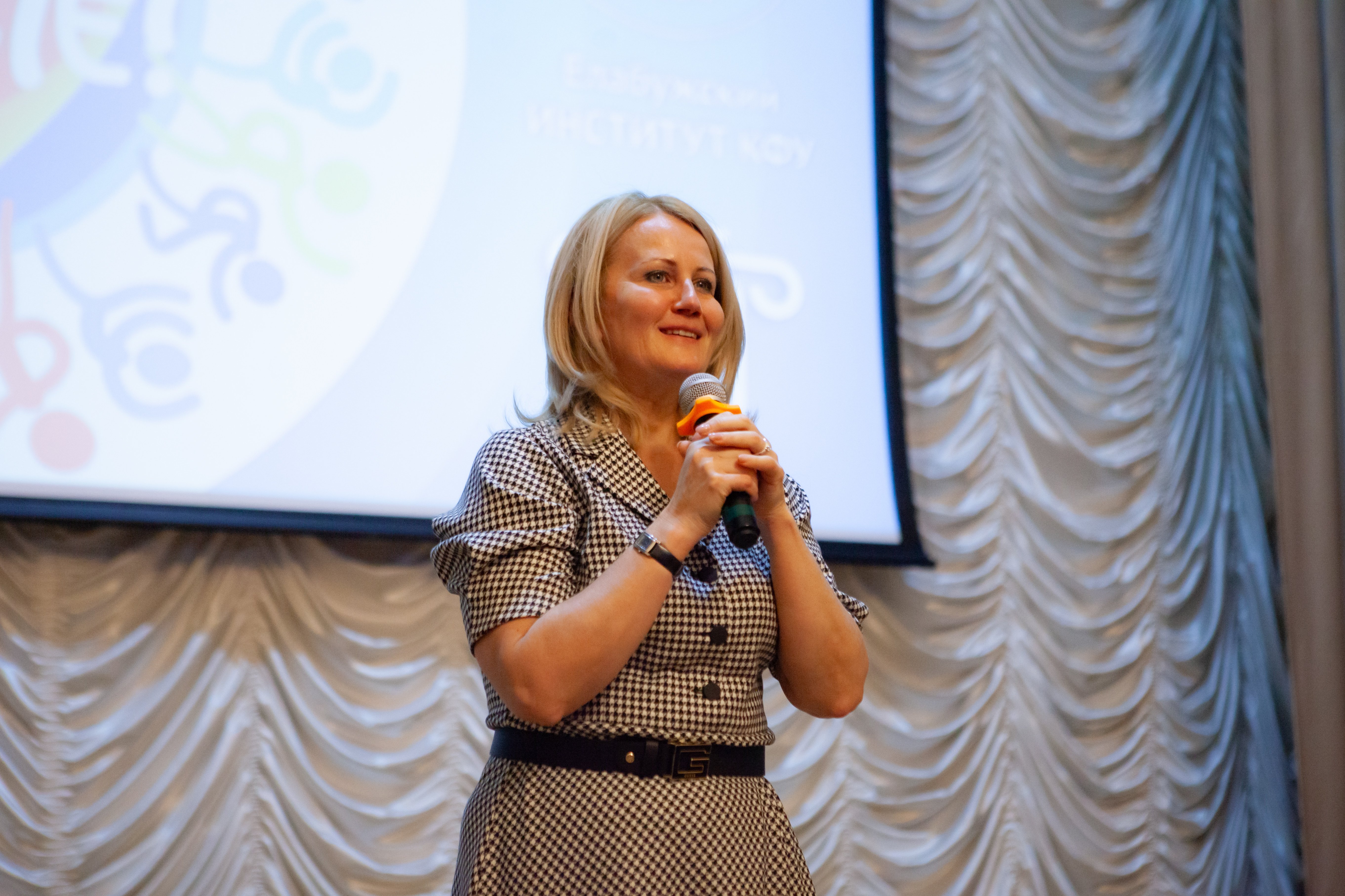 Многонациональная семья Елабужского института КФУ отметила День народного единства Многонациональная семья Елабужского института КФУ отметила День народного единства