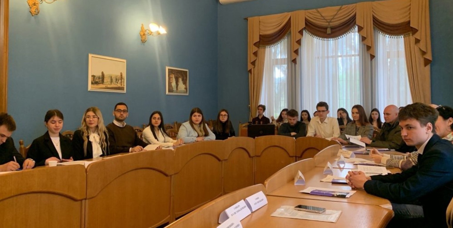 Политическое пространство и социальное время: аксиология власти и общественный идеал Политическое пространство и социальное время: аксиология власти и общественный идеал