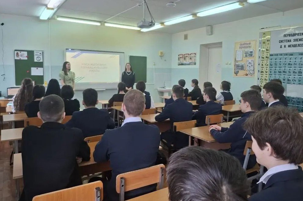 'Жизнь, ставшая легендой: в гимназии Елабуги почтили память Мусы Джалиля' 'Жизнь, ставшая легендой: в гимназии Елабуги почтили память Мусы Джалиля'