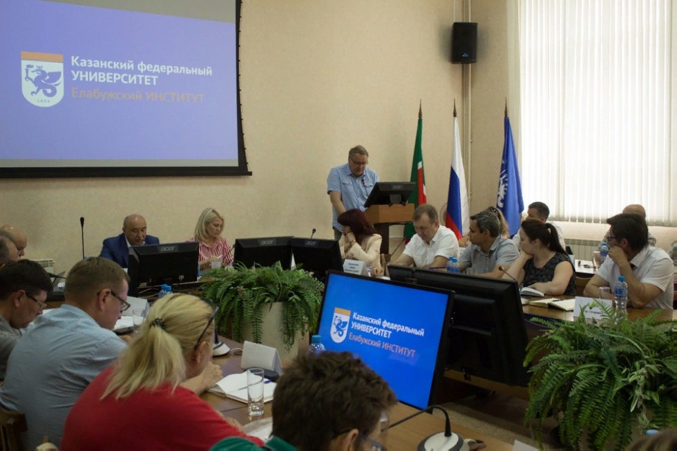 В Елабужском институте КФУ состоялось обсуждение дорожной карты вуза В Елабужском институте КФУ состоялось обсуждение дорожной карты вуза